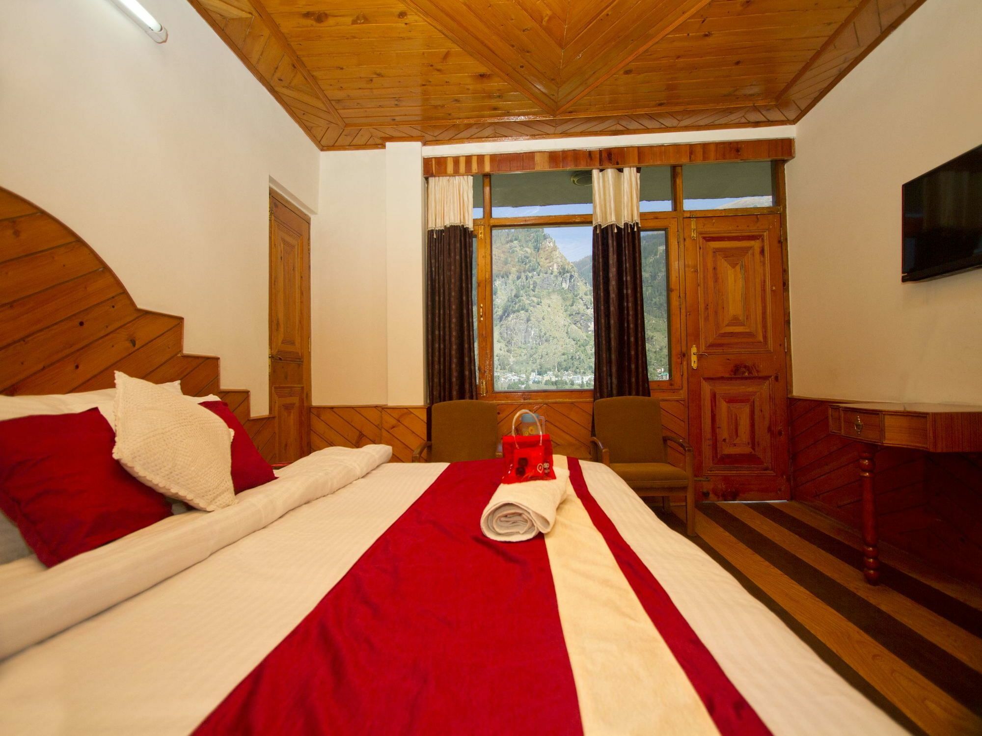 Hotel Oyo 1882 Mountain View Manali (Himachal Pradesh)