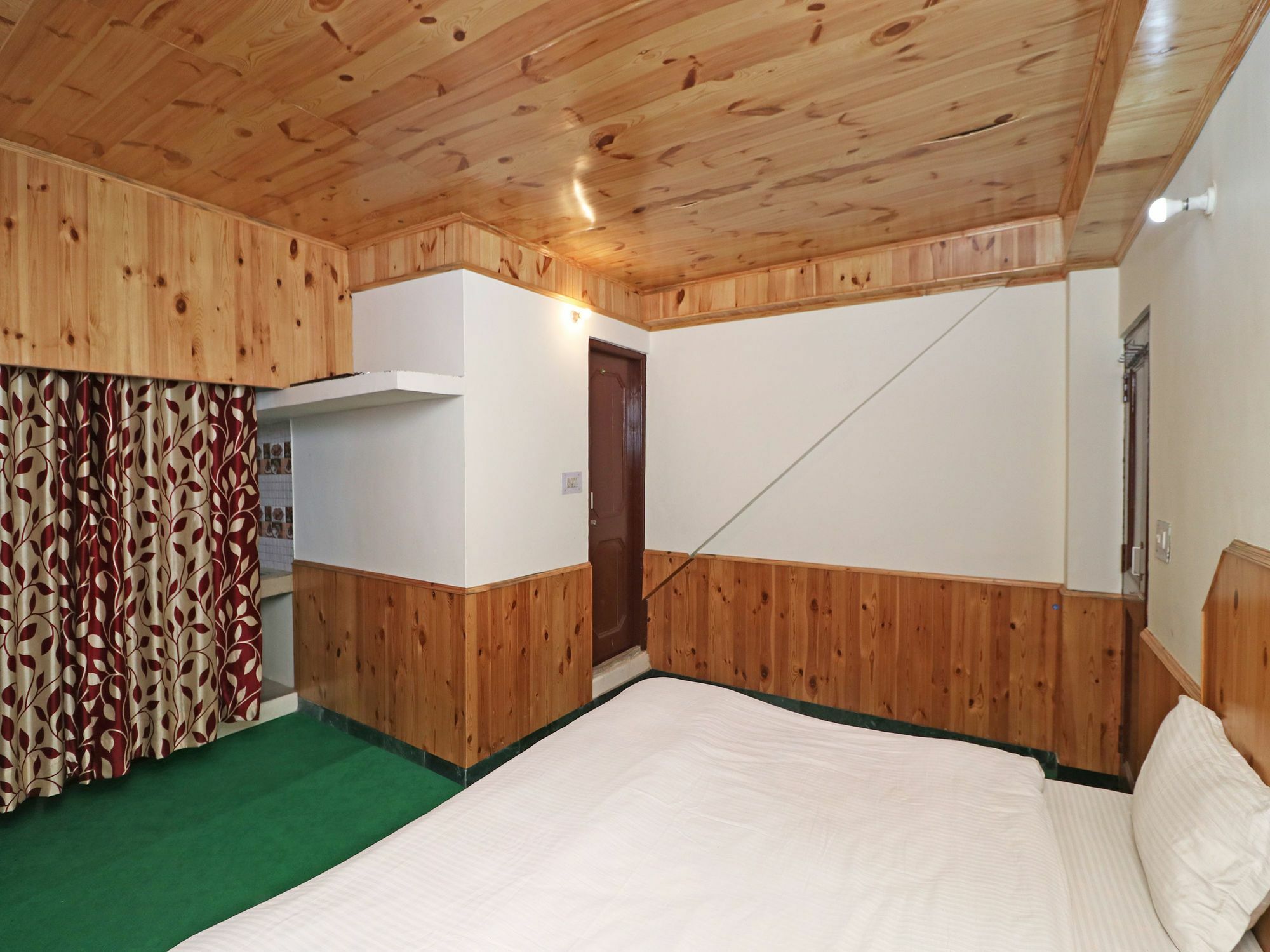 Apartment Oyo 15576 Luxrious Near Hadimba Temple *