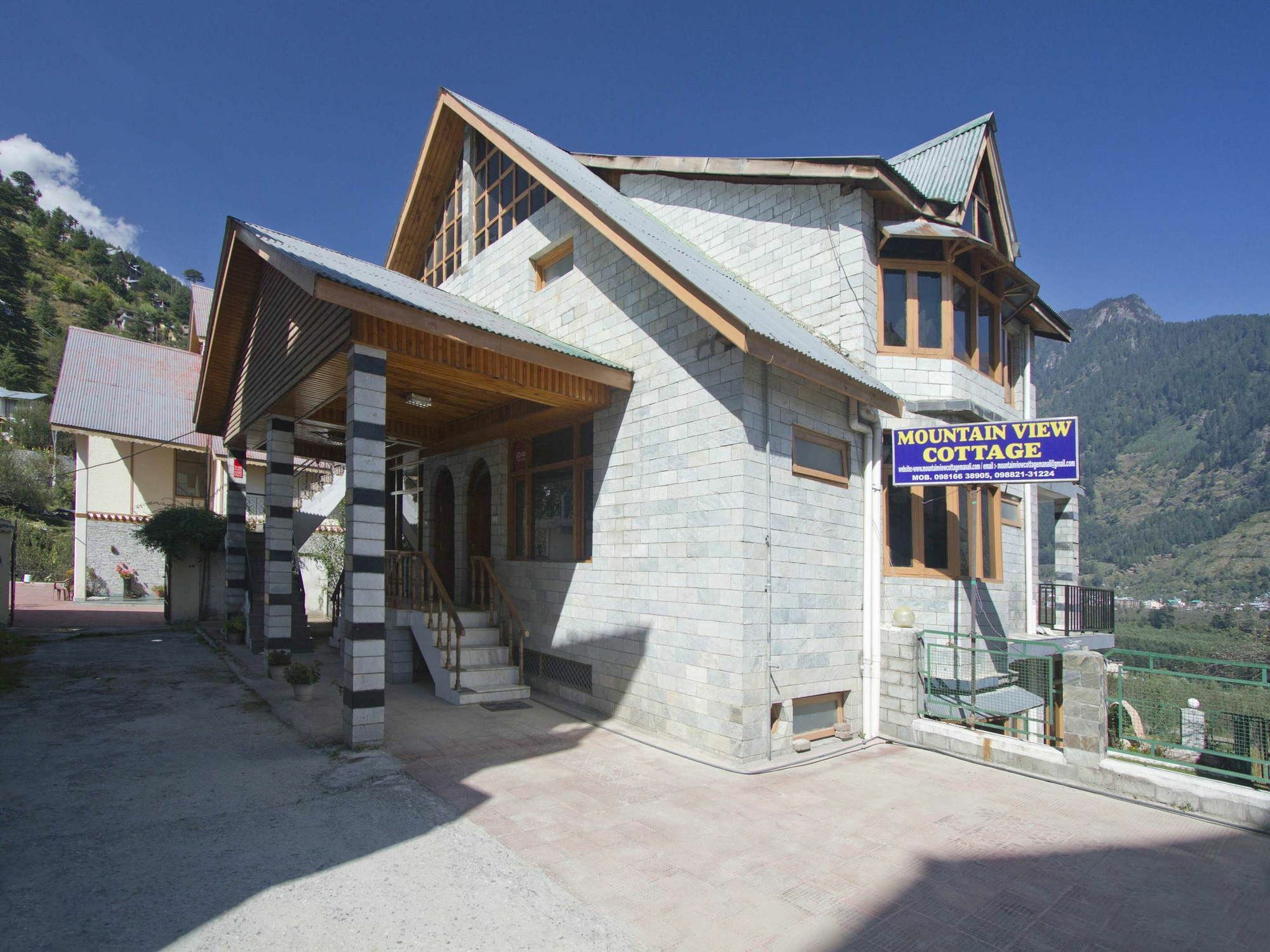 Hotel Oyo 1882 Mountain View Manali (Himachal Pradesh)