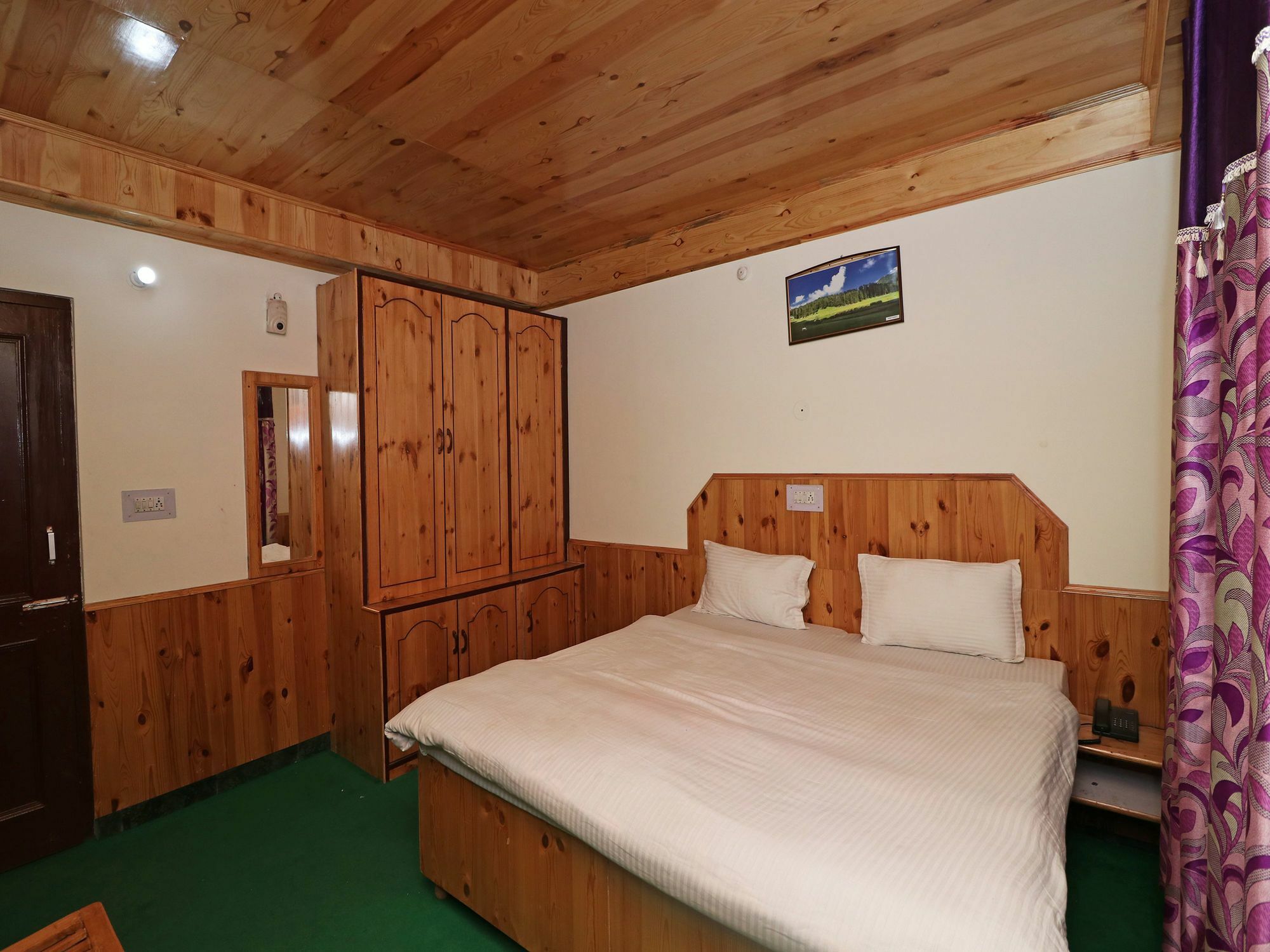 Apartment Oyo 15576 Luxrious Near Hadimba Temple