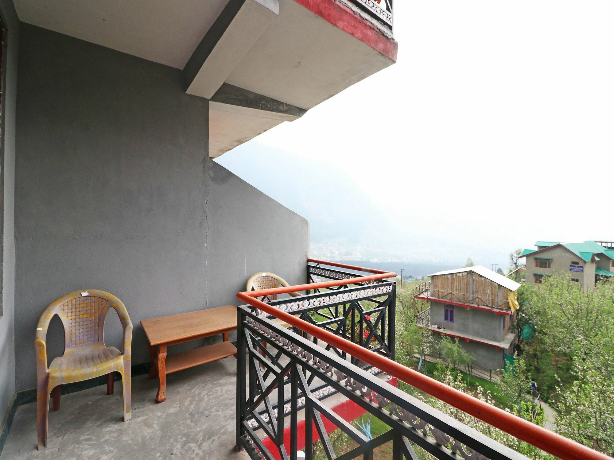 Oyo 15576 Luxrious Near Hadimba Temple Apartment *