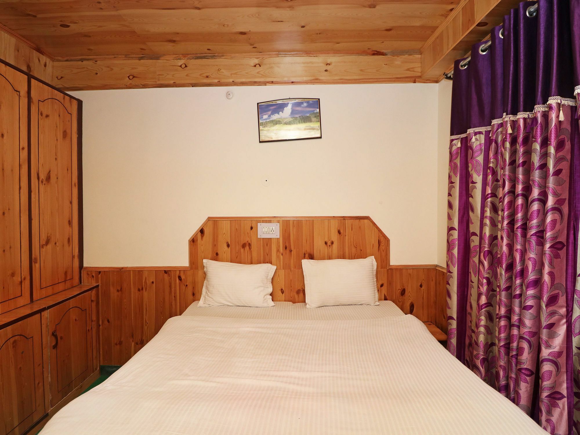 Oyo 15576 Luxrious Near Hadimba Temple Apartment