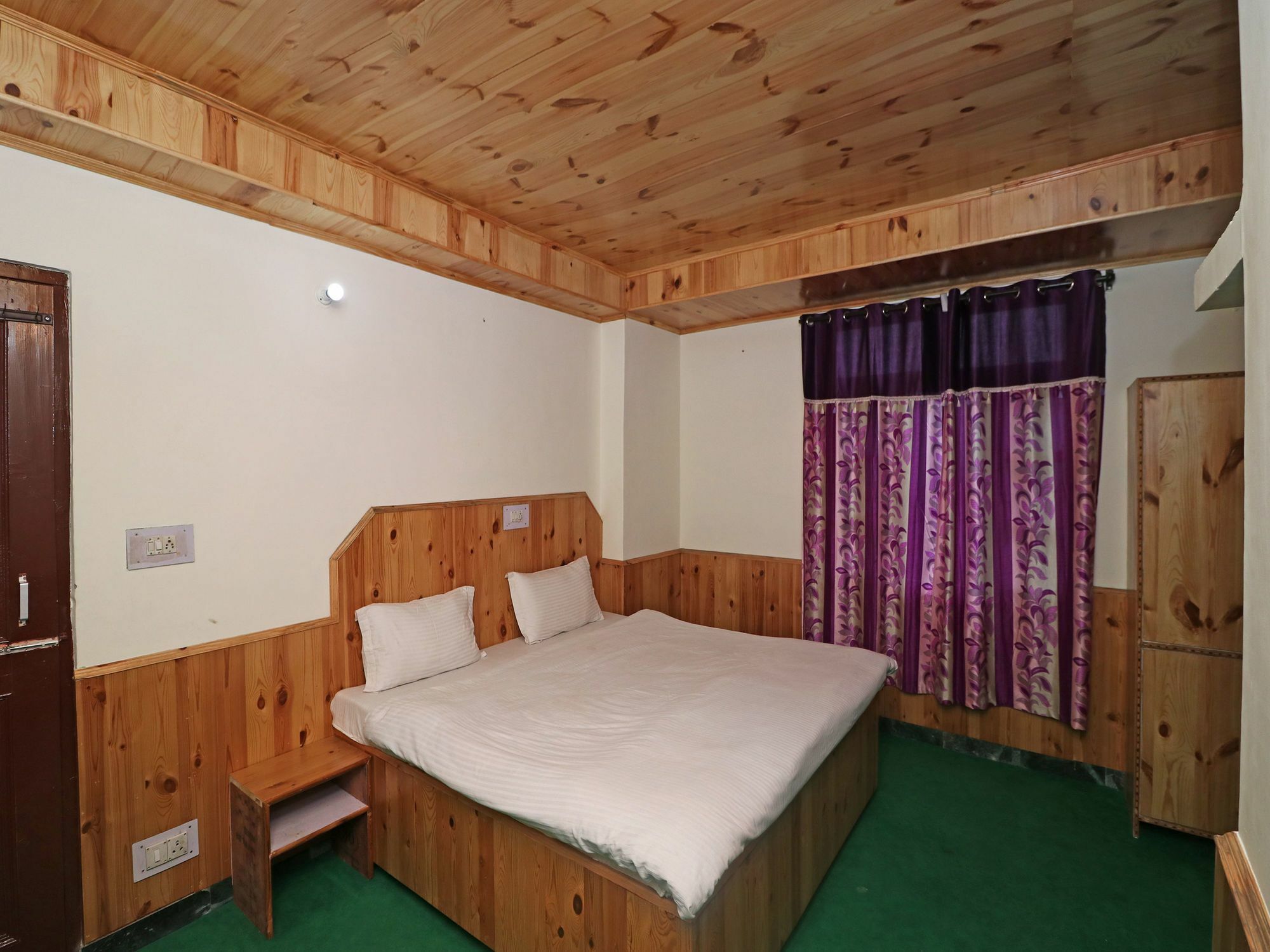Apartment Oyo 15576 Luxrious Near Hadimba Temple