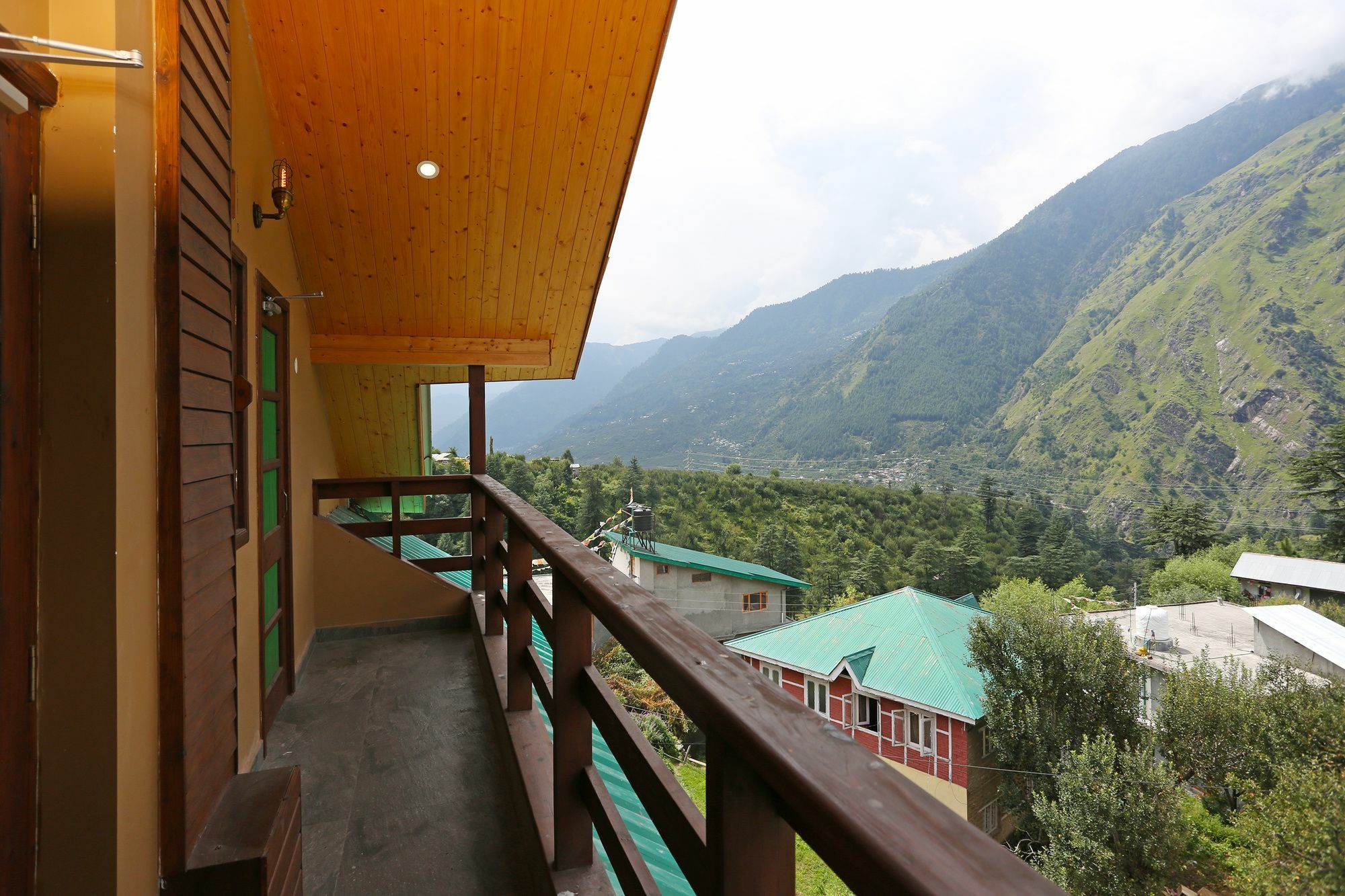 Oyo 8648 Kyipo Khang Bed & Breakfast Manali (Himachal Pradesh)