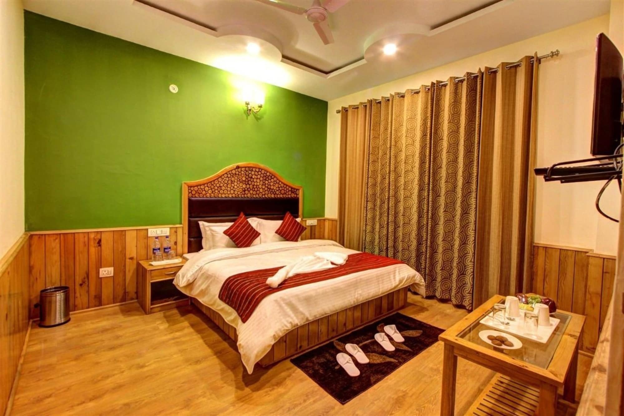 Aamod At Apple Town Hotel Manali (Himachal Pradesh)