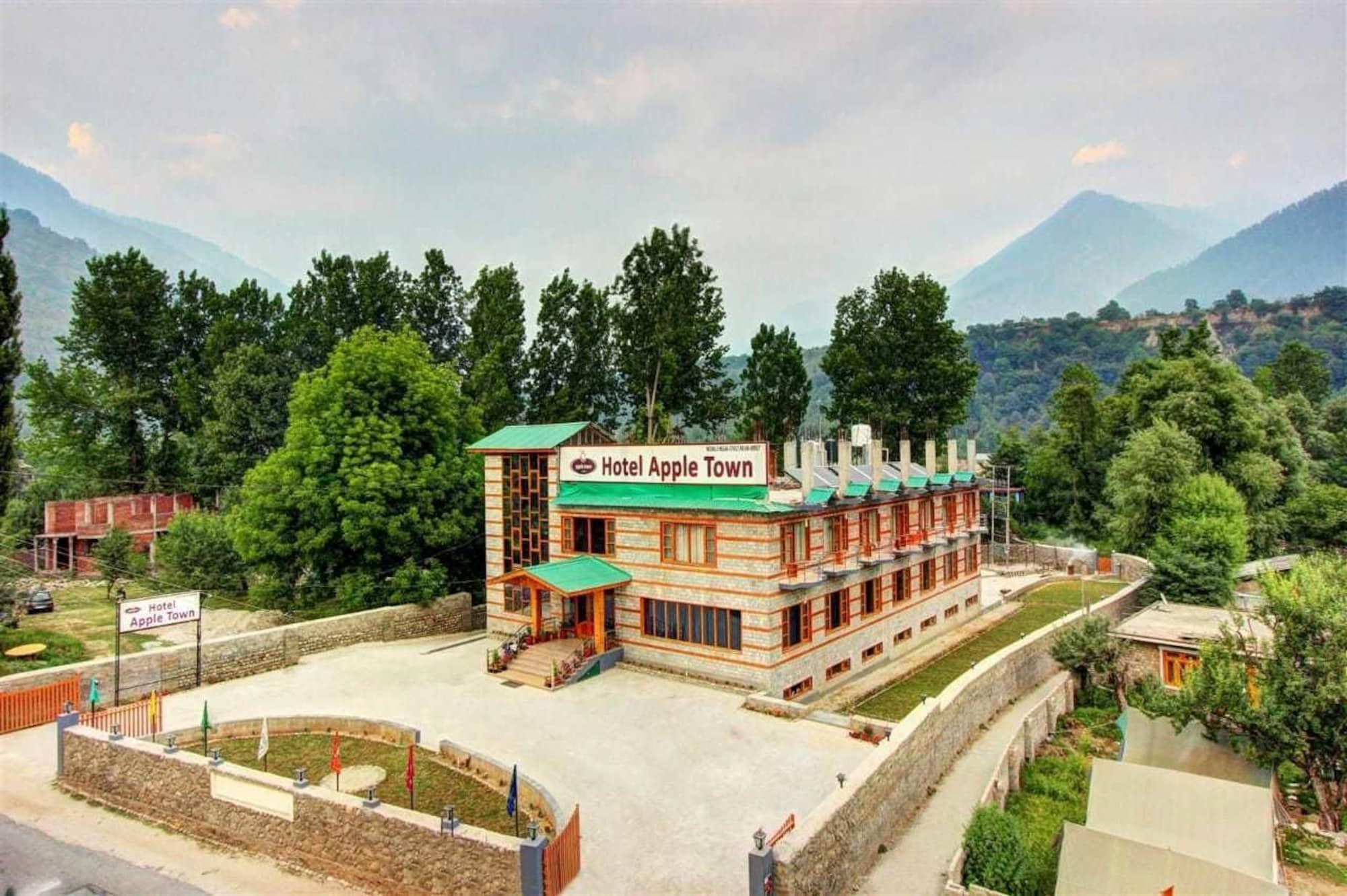 Aamod At Apple Town 3* Manali (Himachal Pradesh)