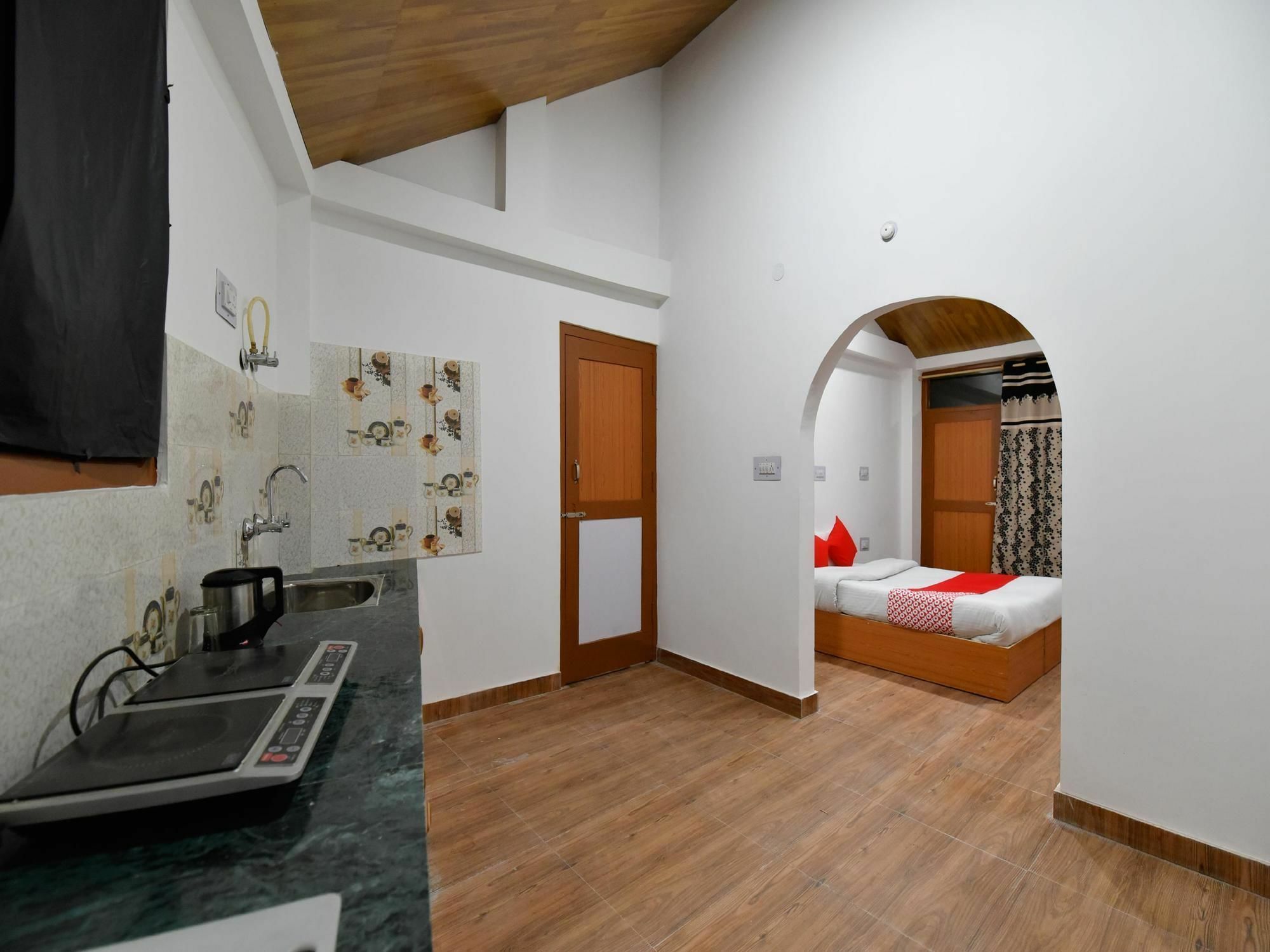 Oyo 13458 Modern 1bhk Prini *