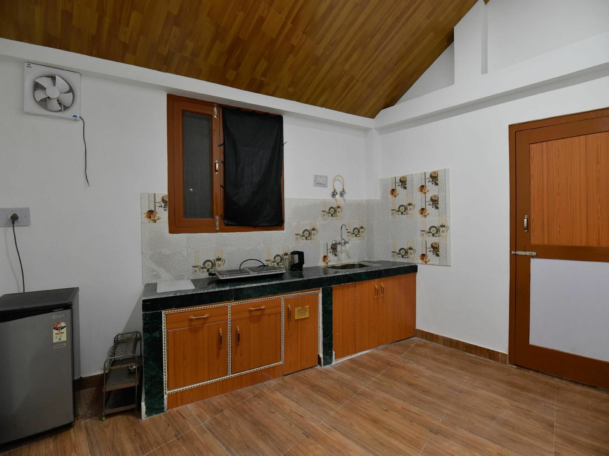 Oyo 13458 Modern 1bhk Prini