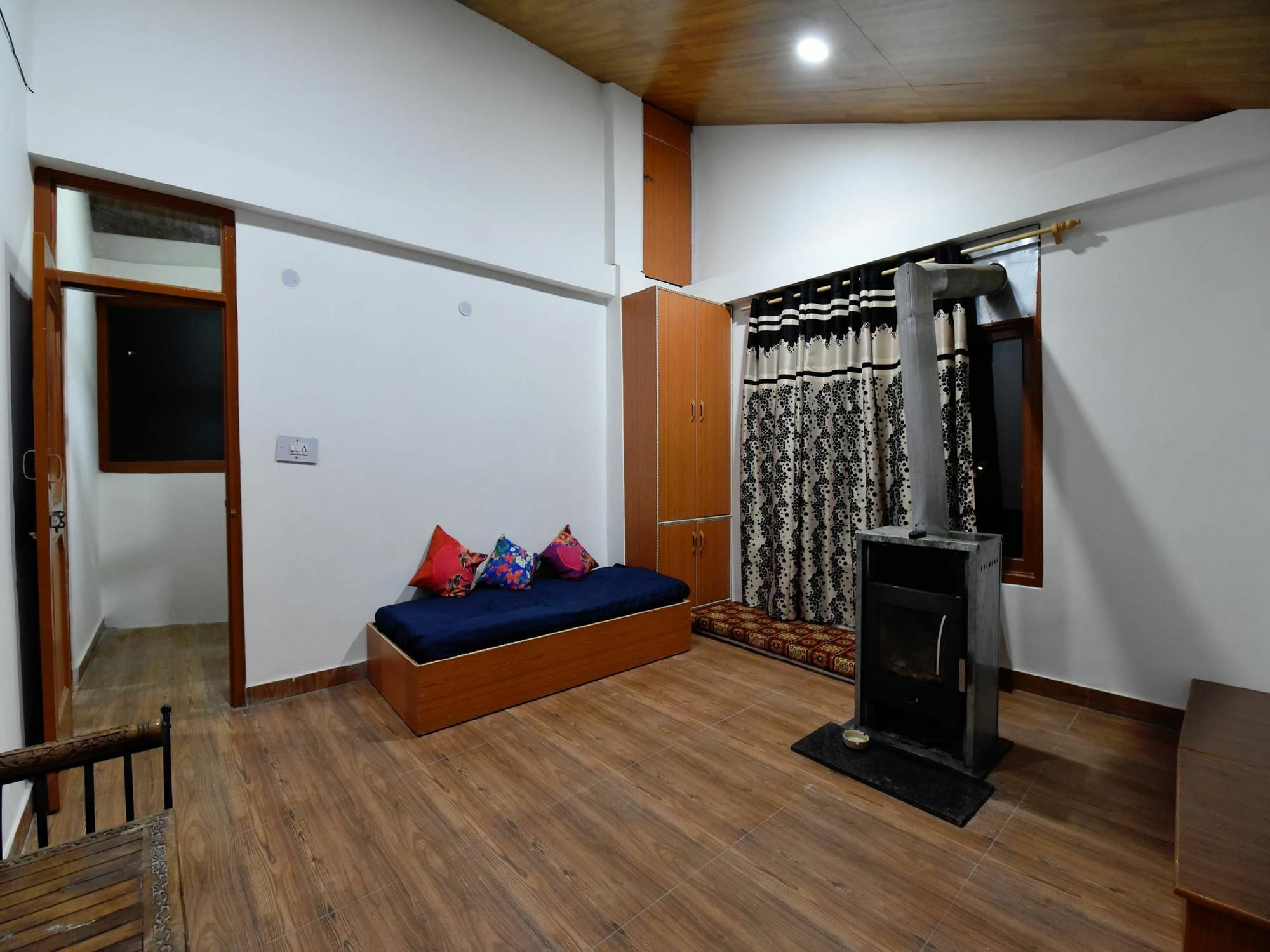 Oyo 13458 Modern 1bhk Prini * Manali (Himachal Pradesh)