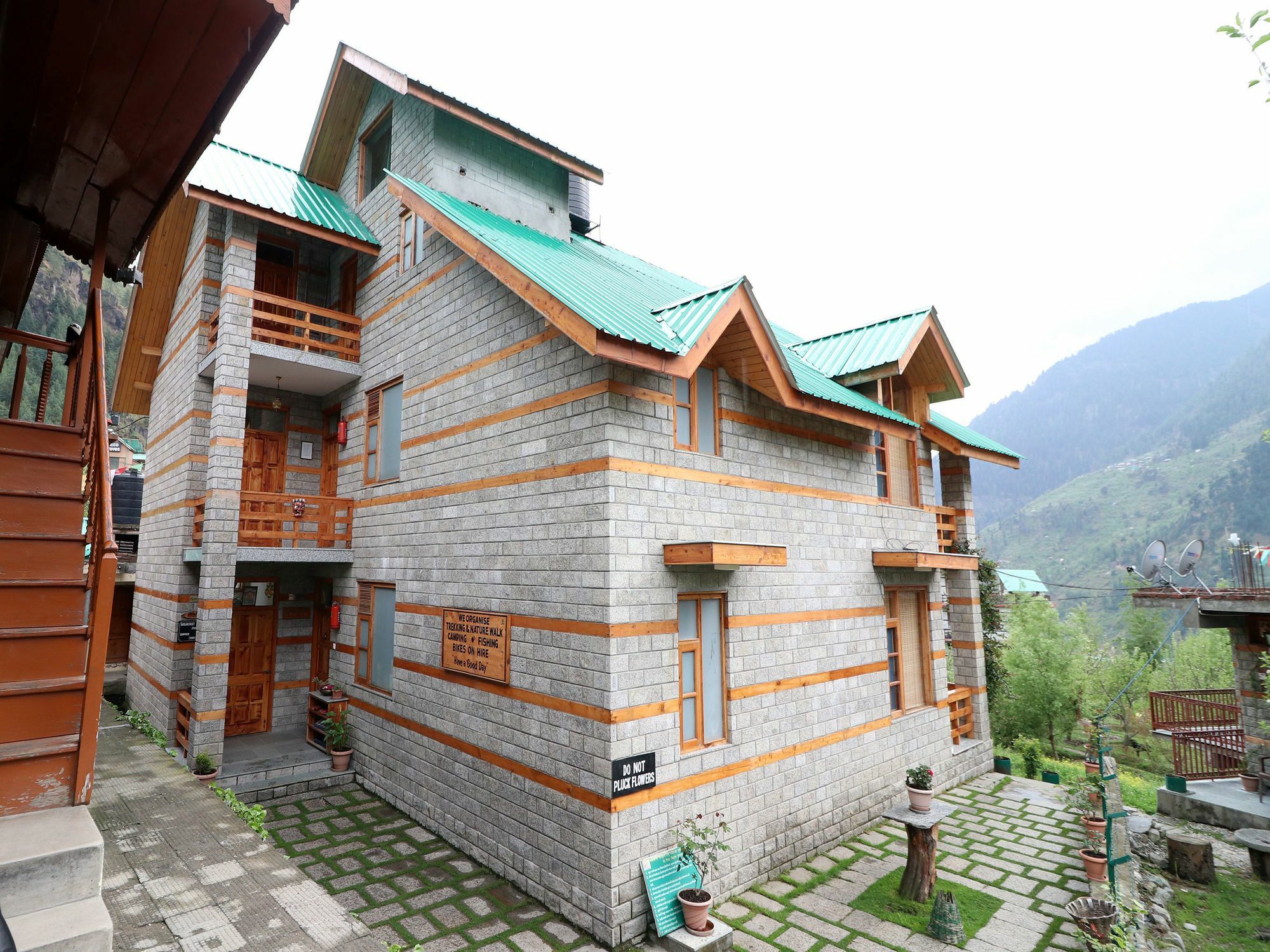 Oyo 13875 Luxury 3bhk Hill View * Manali (Himachal Pradesh)