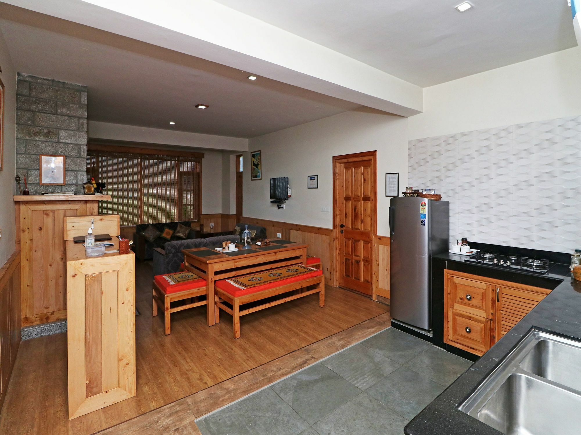 Oyo 13875 Luxury 3bhk Hill View