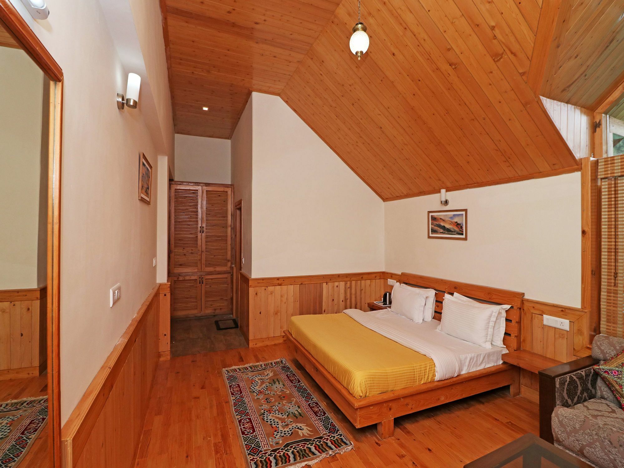 Oyo 13875 Luxury 3bhk Hill View Apartment Manali (Himachal Pradesh)