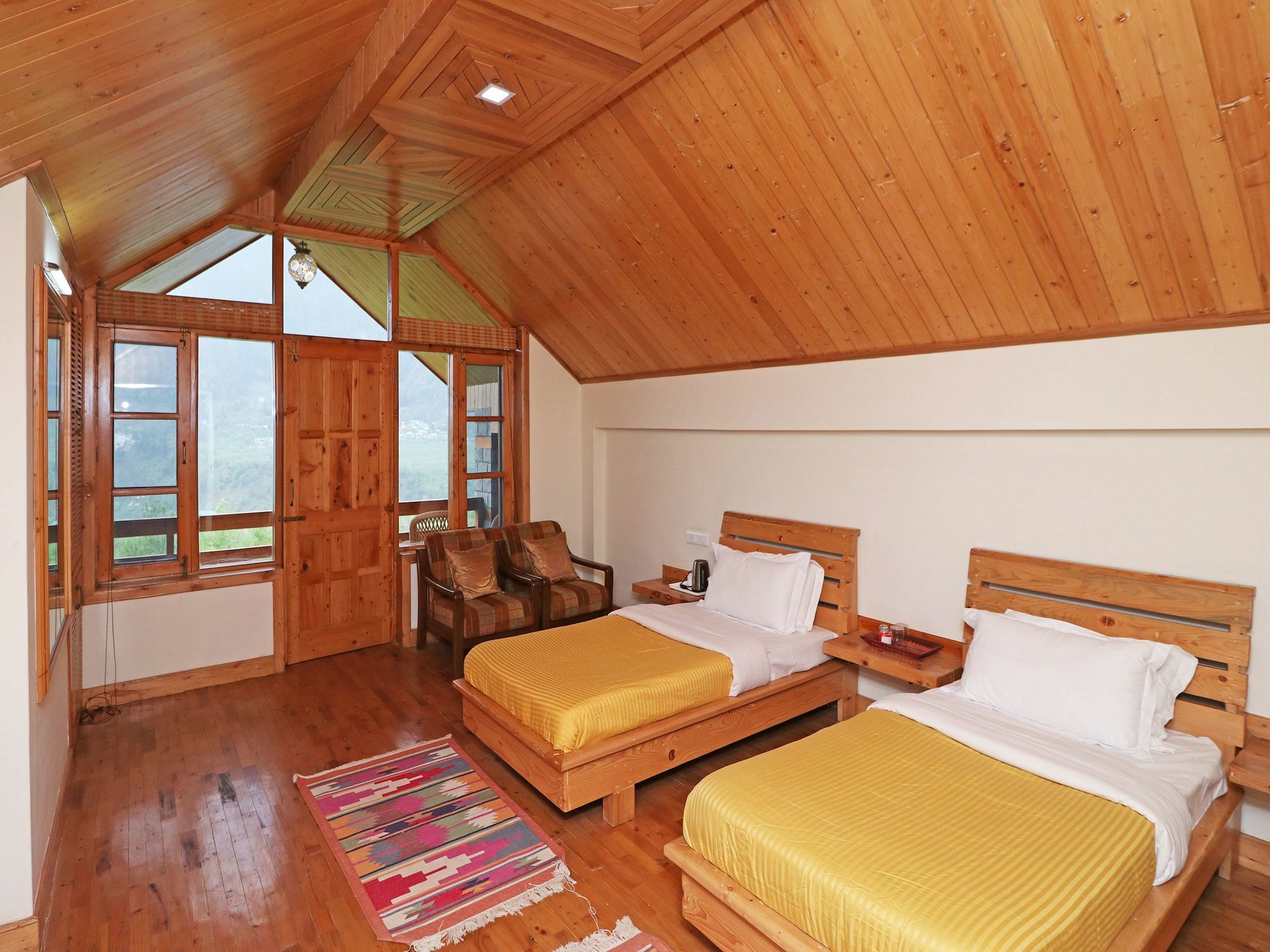 Oyo 13875 Luxury 3bhk Hill View Apartment *