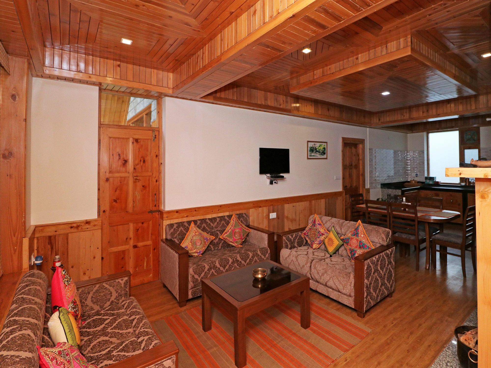 Oyo 13875 Luxury 3bhk Hill View Apartment Manali (Himachal Pradesh)