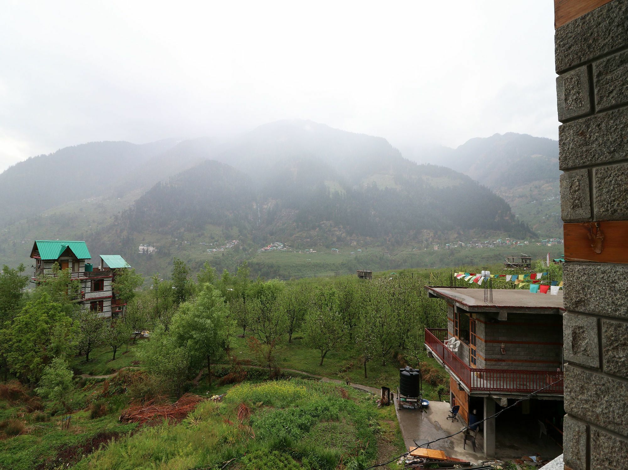 Oyo 13875 Luxury 3bhk Hill View *