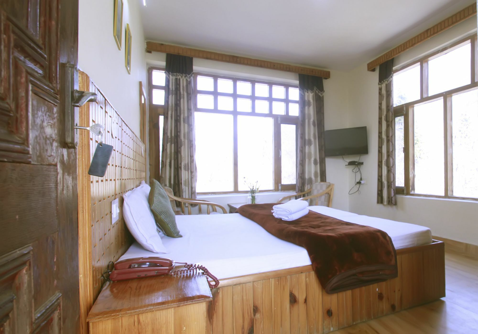 Hotel Chandertal Manali (Himachal Pradesh)