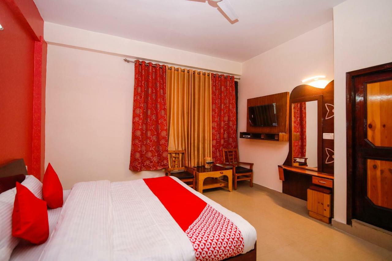 Hotel Oyo 24006 Him Regency