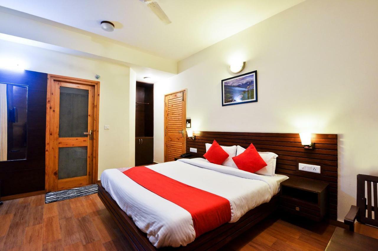 Oyo 13705 Lonchenpa Hotel