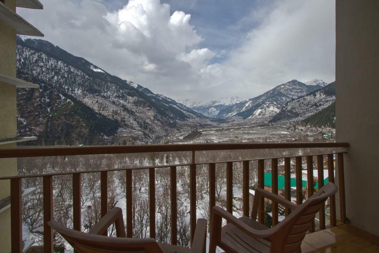 Resort Sarthak Resorts-reside In Nature With View, 9 Kms From Mall Road Manali (Himachal Pradesh)