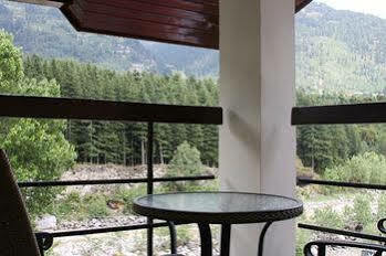 Renest River Country