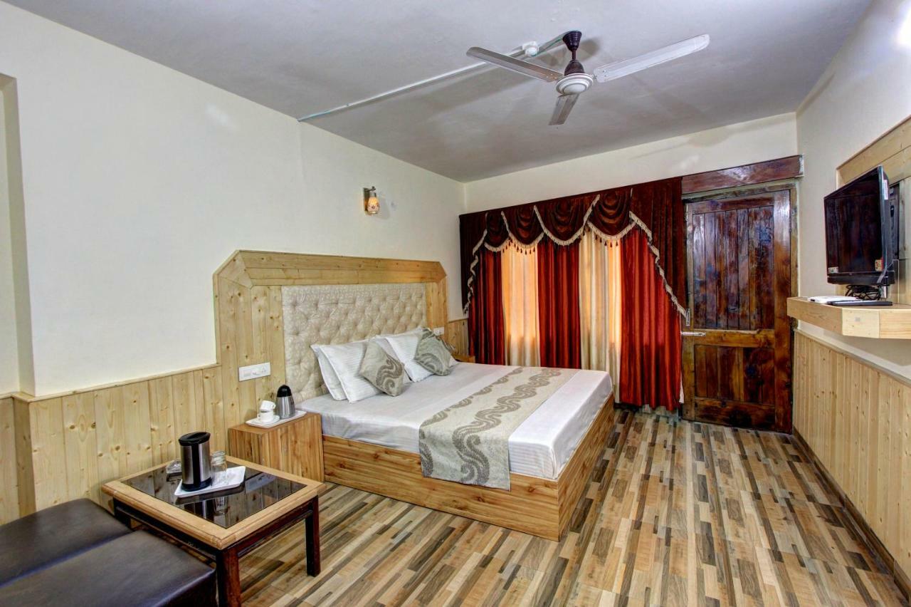Highway Hotel