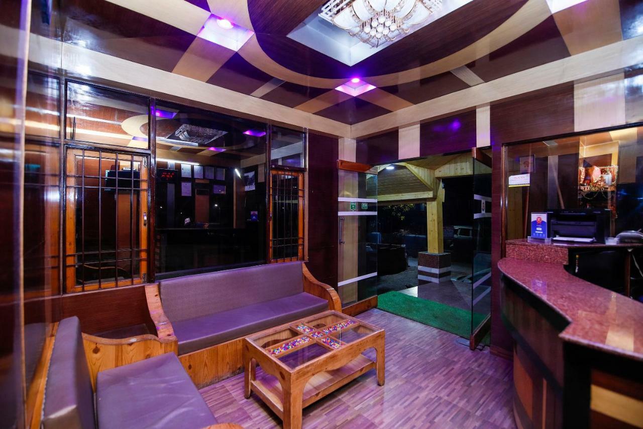 Hotel Oyo 24006 Him Regency