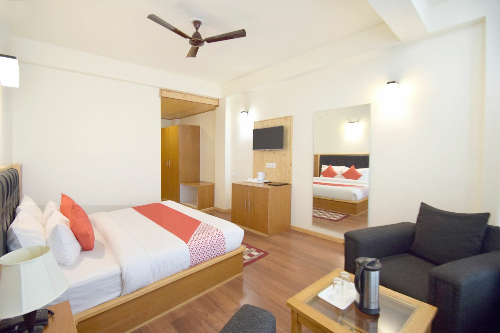 Oyo 10901 The Woodbine Guest house