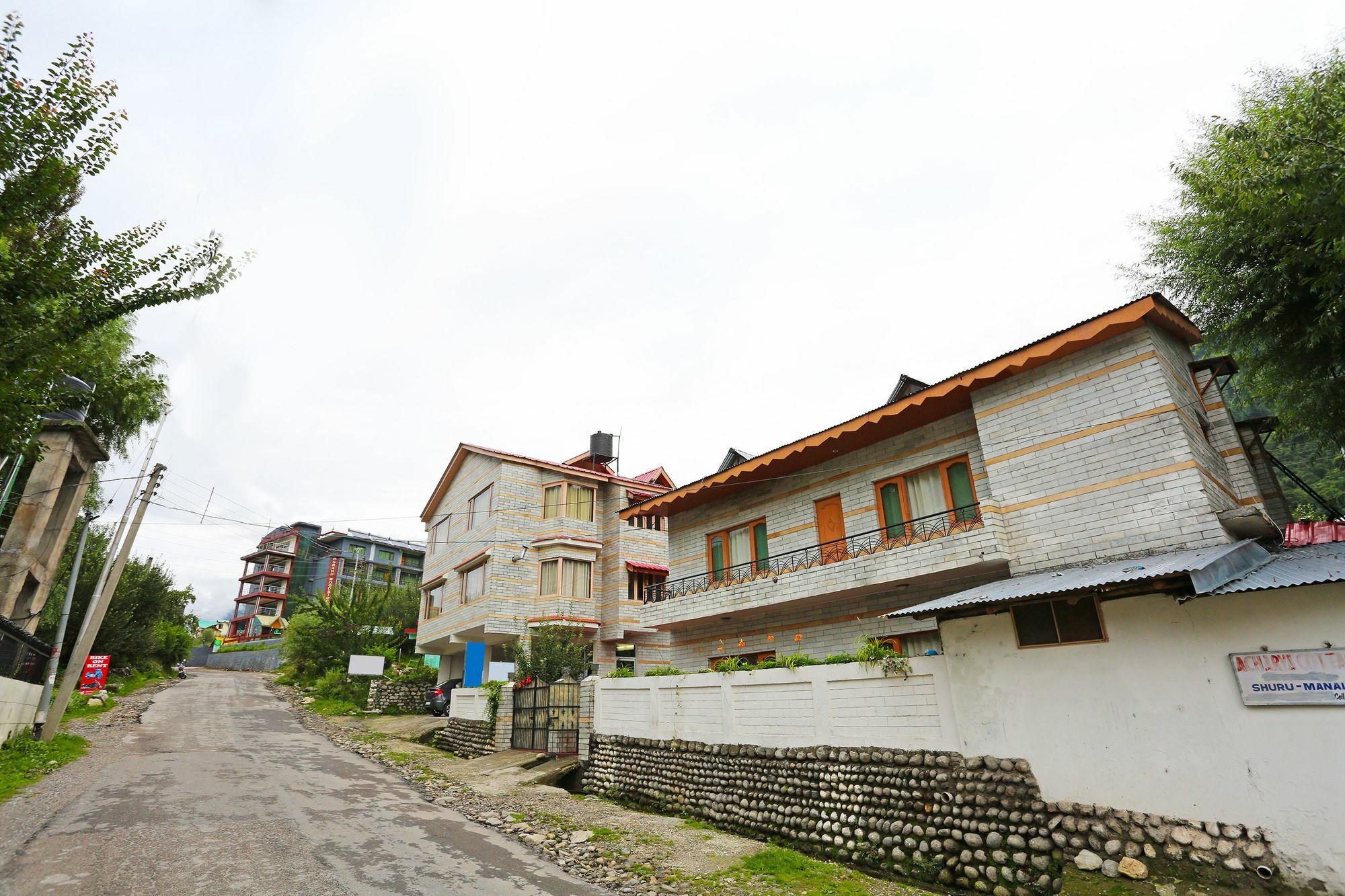 Bed & Breakfast Oyo 7138 Acharya