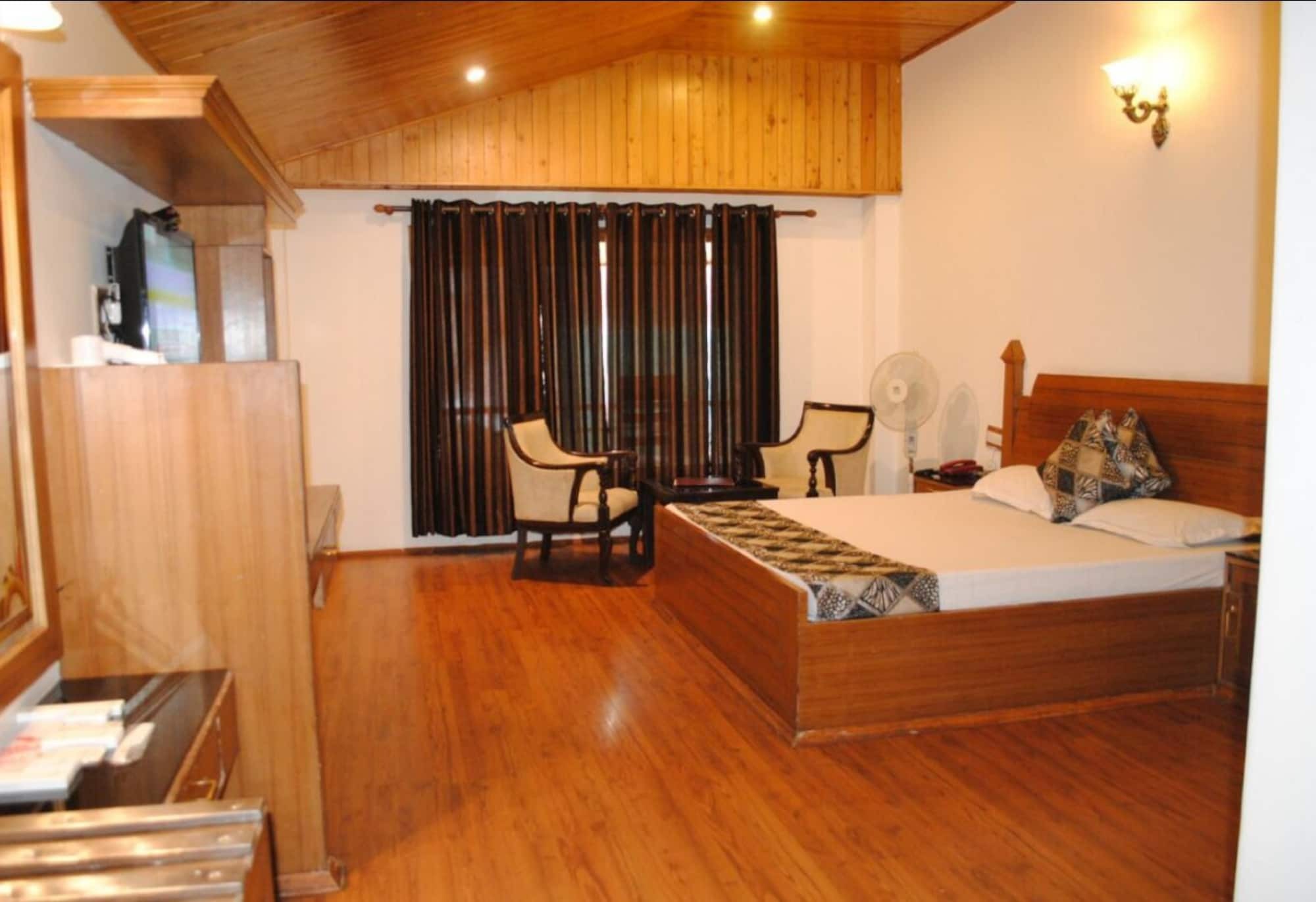 Himalayan Nomad Cottage, ! 2 Bedroom Independent ! Personal Lawn Every ! Parking ! Scenic Mountains View ! Spacious ! Manali (Himachal Pradesh)