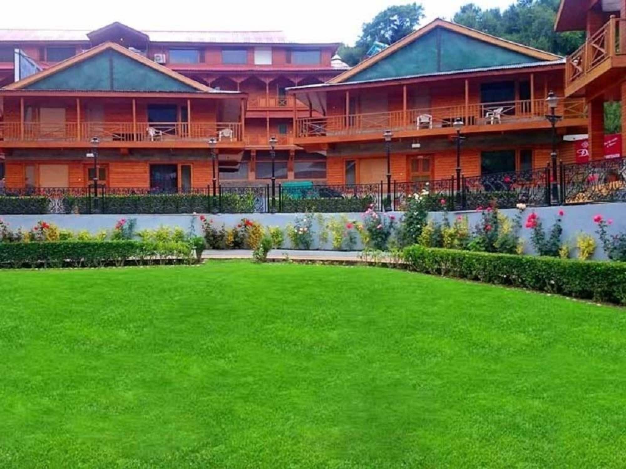 Hotel Himalayan Nomad Cottage, ! 2 Bedroom Independent ! Personal Lawn Every ! Parking ! Scenic Mountains View ! Spacious ! Manali (Himachal Pradesh)