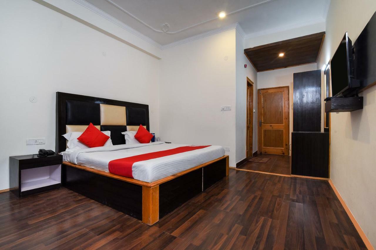 Oyo 15699 Conifer Hotel 3*