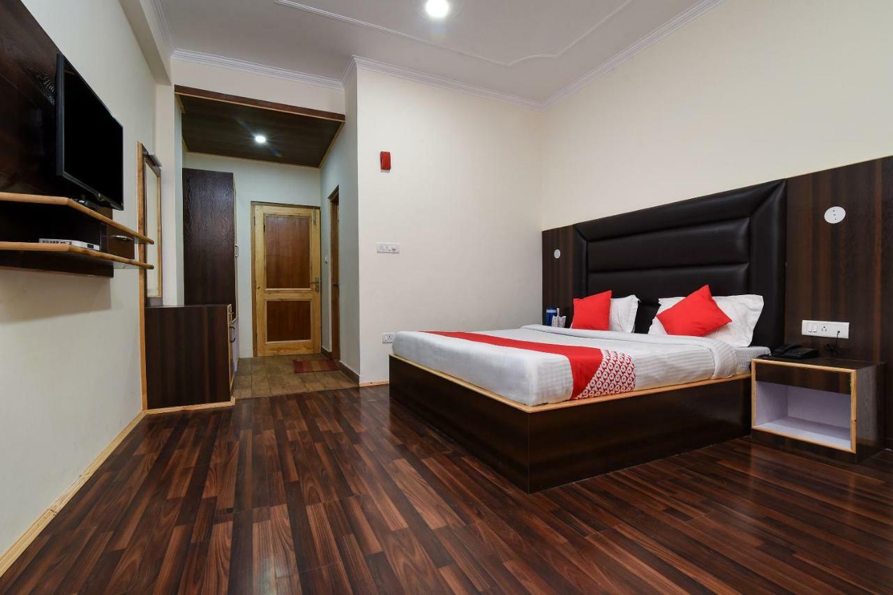 Oyo 15699 Conifer Hotel