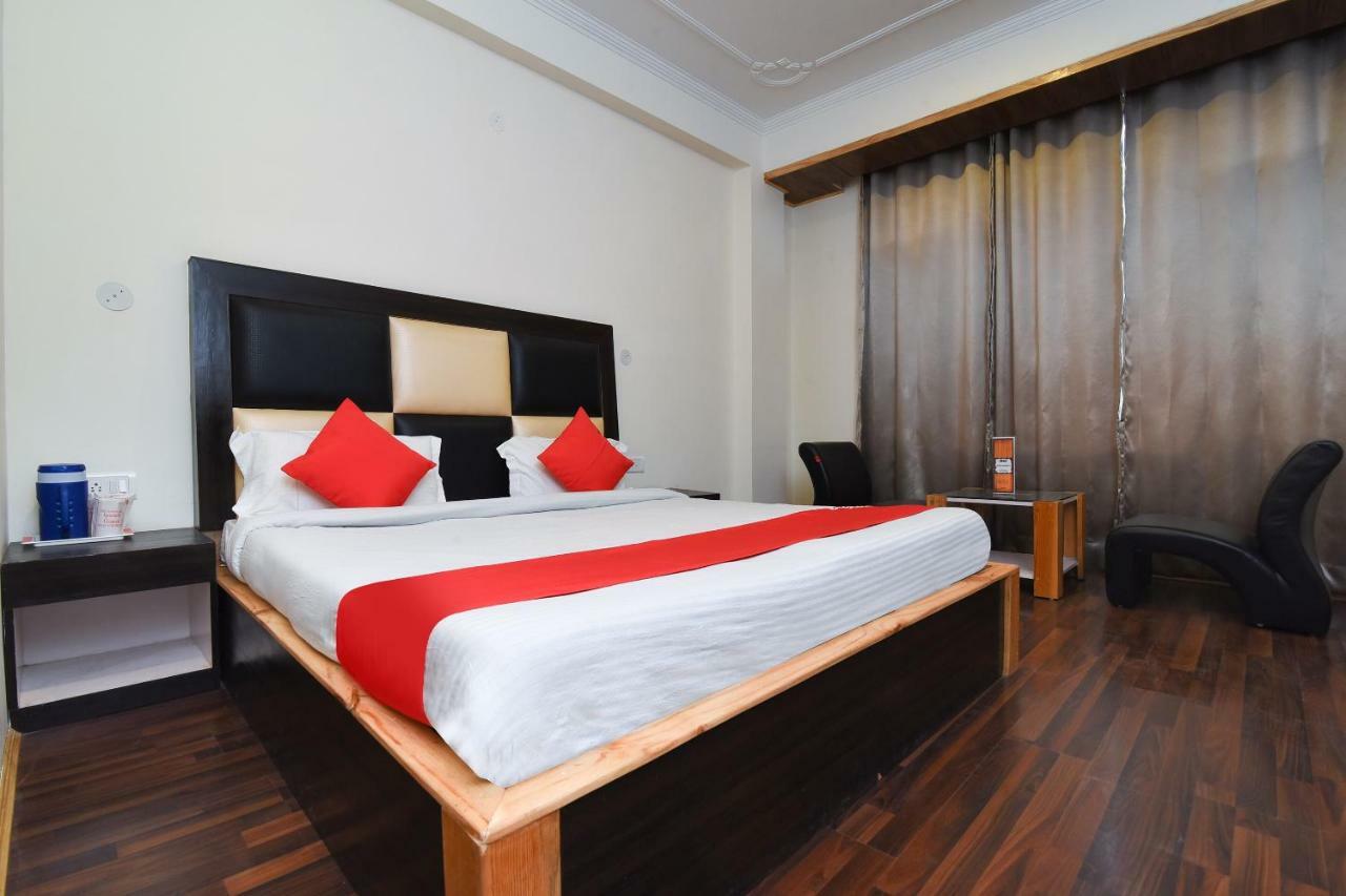 Oyo 15699 Conifer Hotel 3*