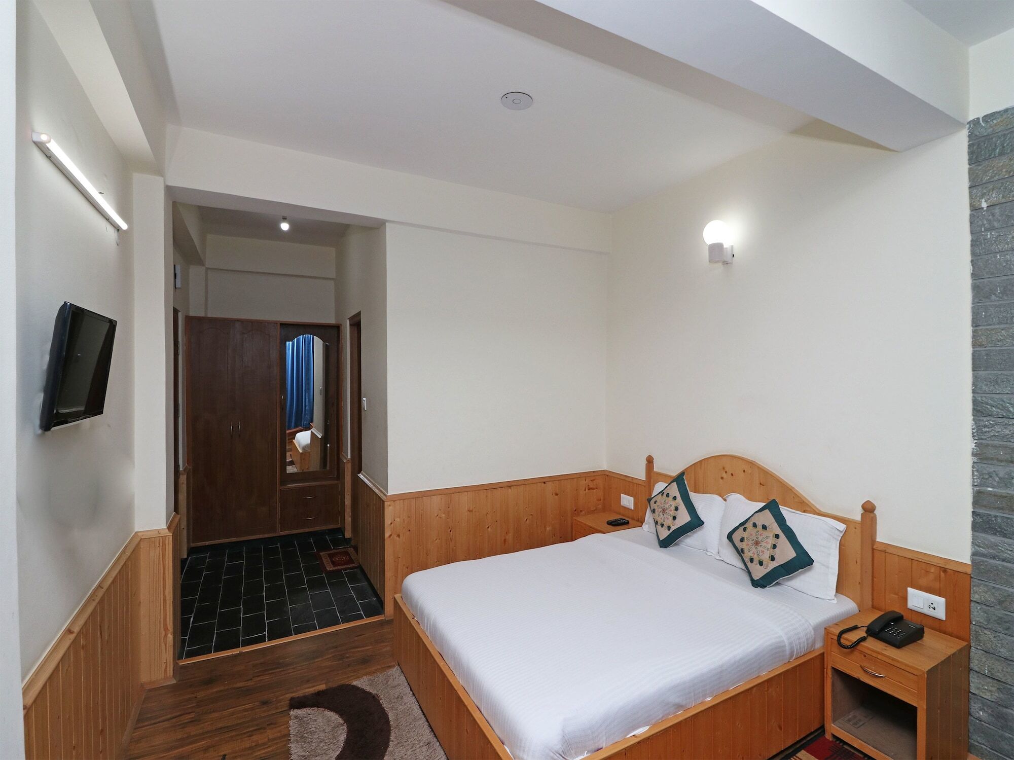 Hotel Oyo 13697 Exotic Hill View Naggar Road Manali (Himachal Pradesh)
