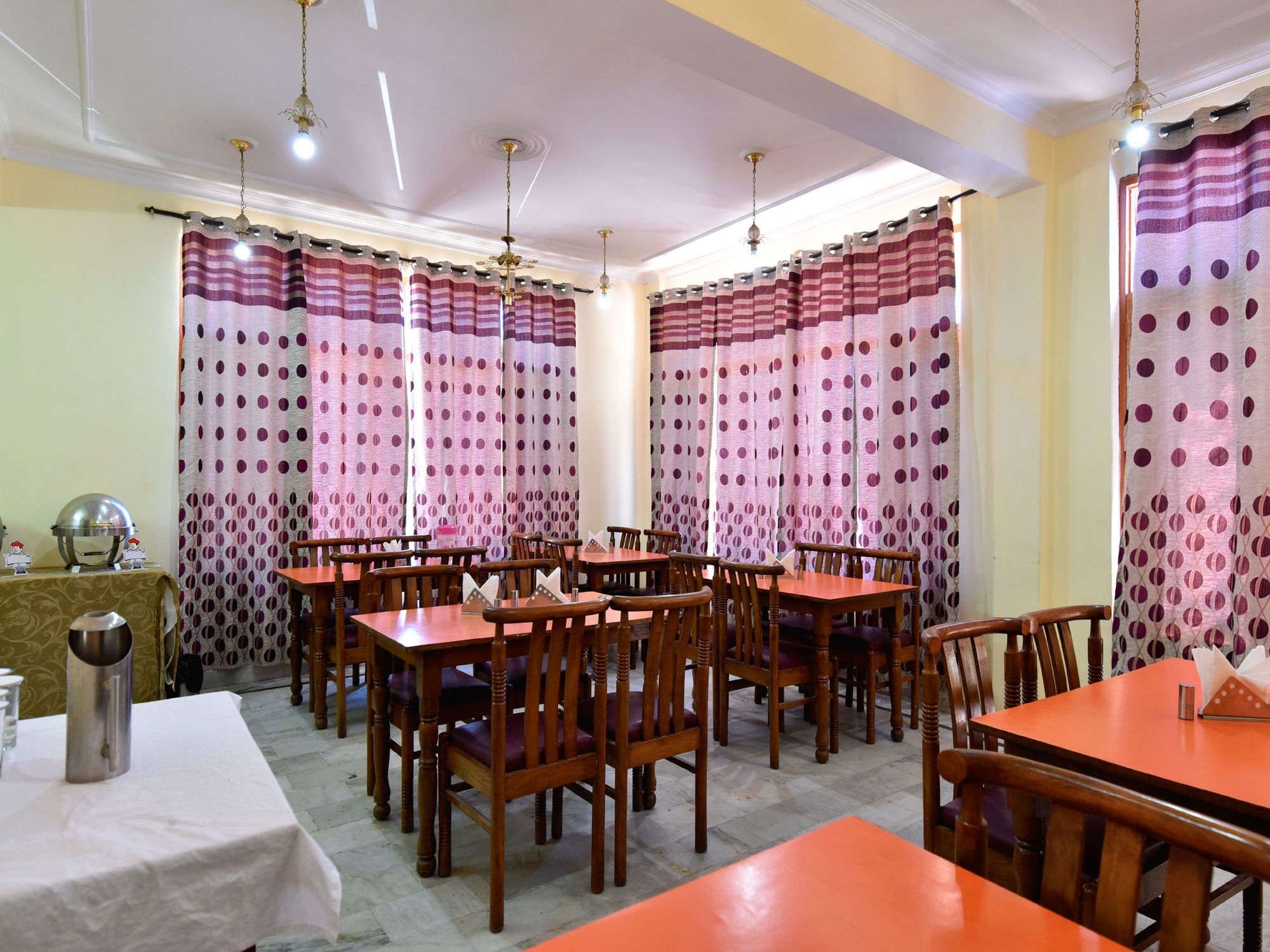 Hotel Oyo 12506 Zara And 3*