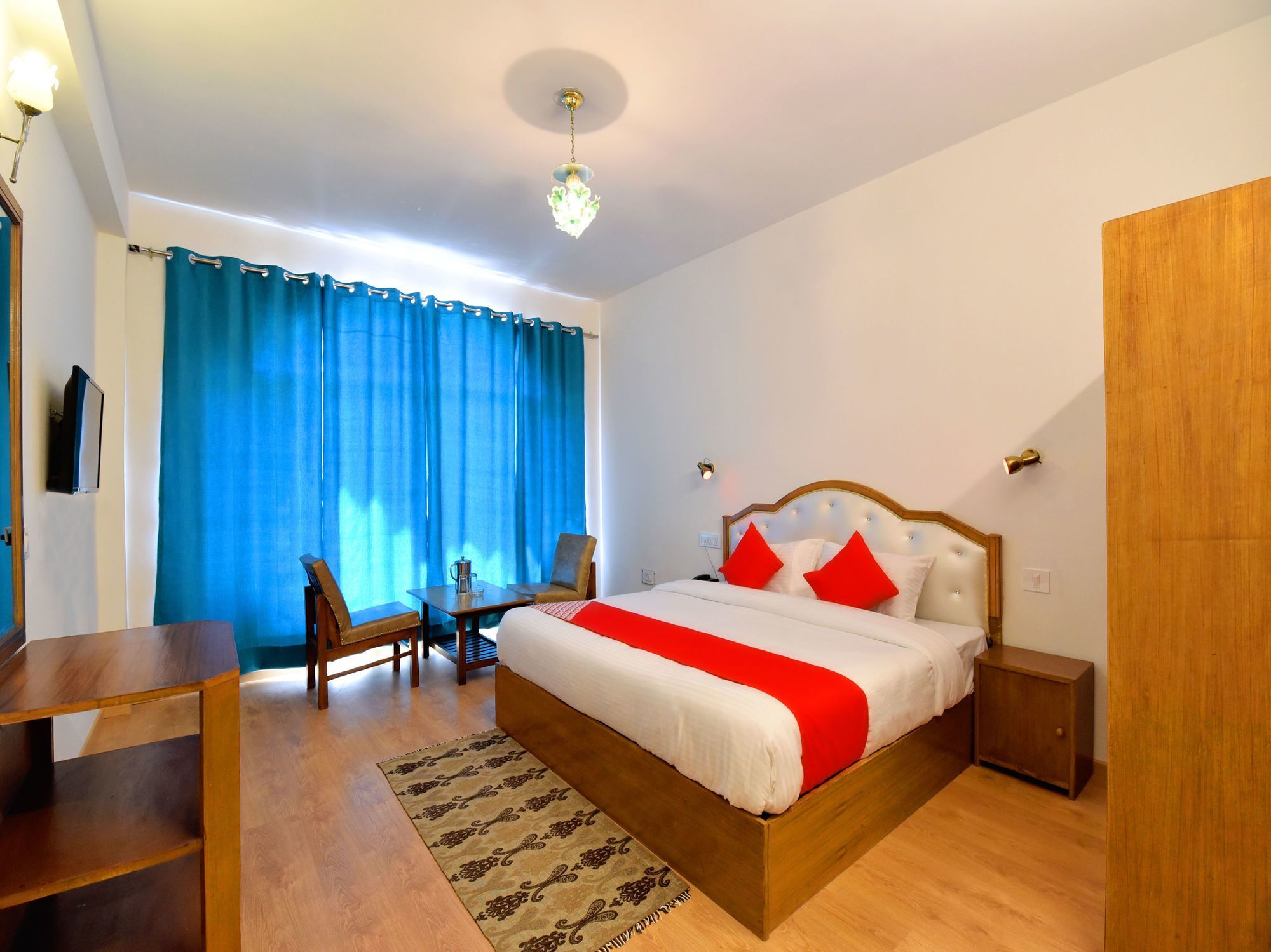 Hotel Oyo 12506 Zara And 3*