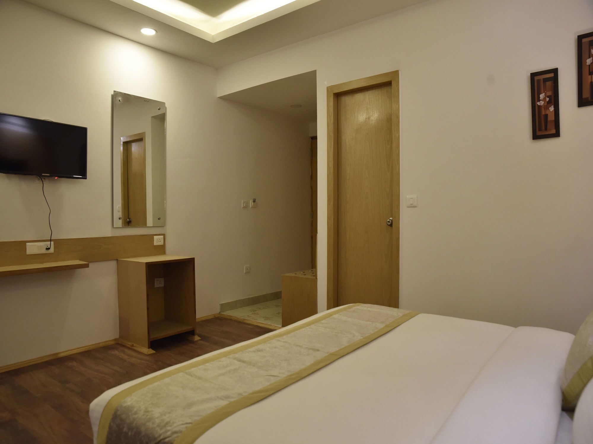 Hill County & Hotel Manali (Himachal Pradesh)