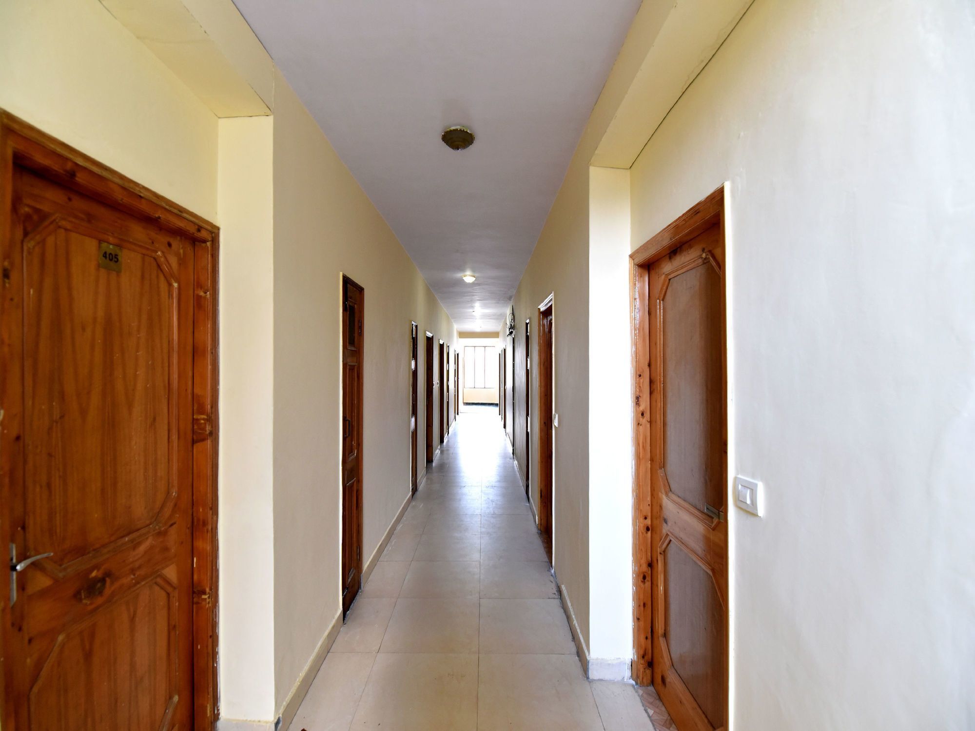 Hotel Oyo 12425 Neha Palace Manali (Himachal Pradesh)