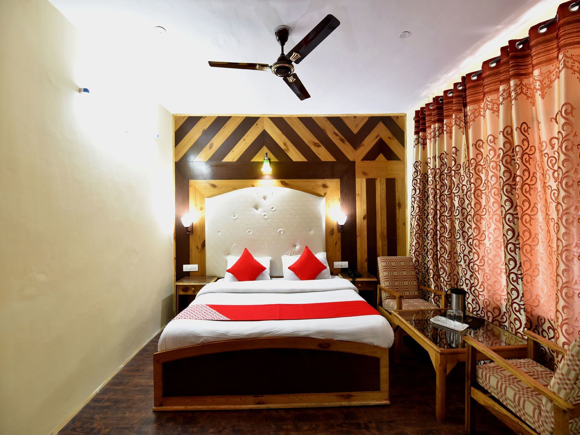 Oyo 12425 Neha Palace Hotel Manali (Himachal Pradesh)