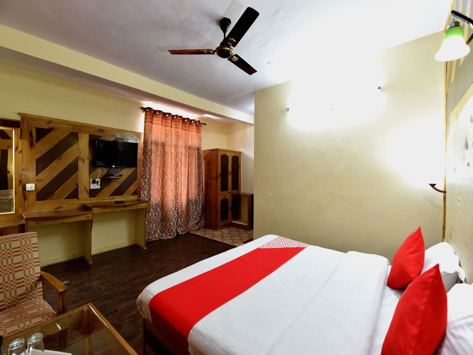 Oyo 12425 Neha Palace Hotel
