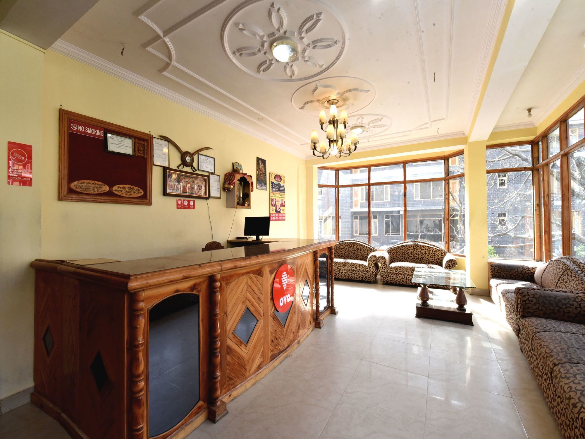 Hotel Oyo 12425 Neha Palace Manali (Himachal Pradesh)
