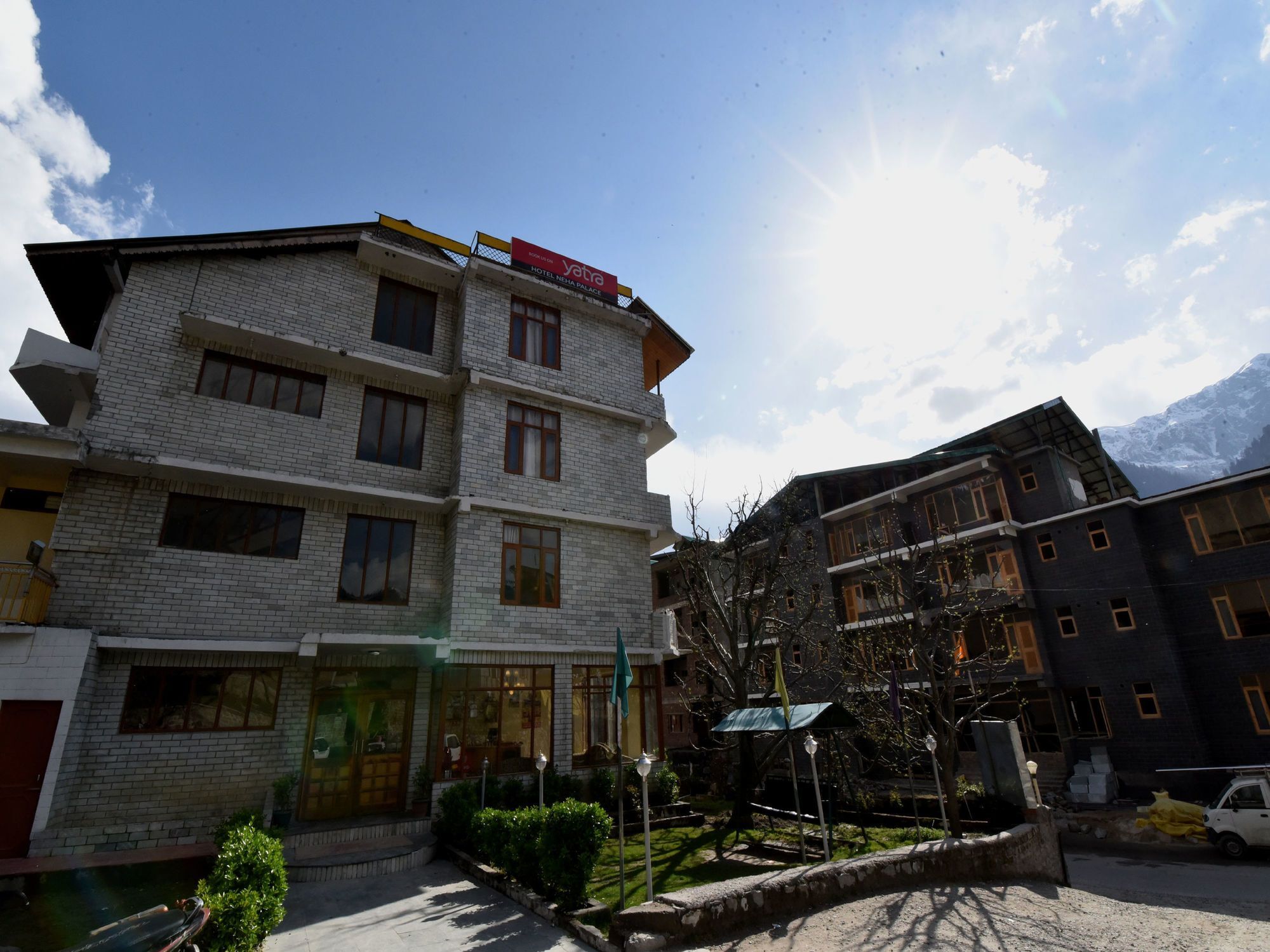 Oyo 12425 Neha Palace