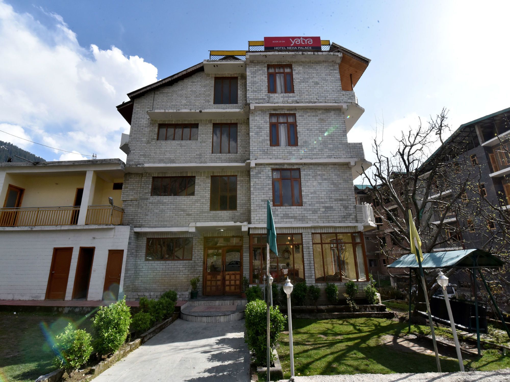 Oyo 12425 Neha Palace Hotel Manali (Himachal Pradesh)
