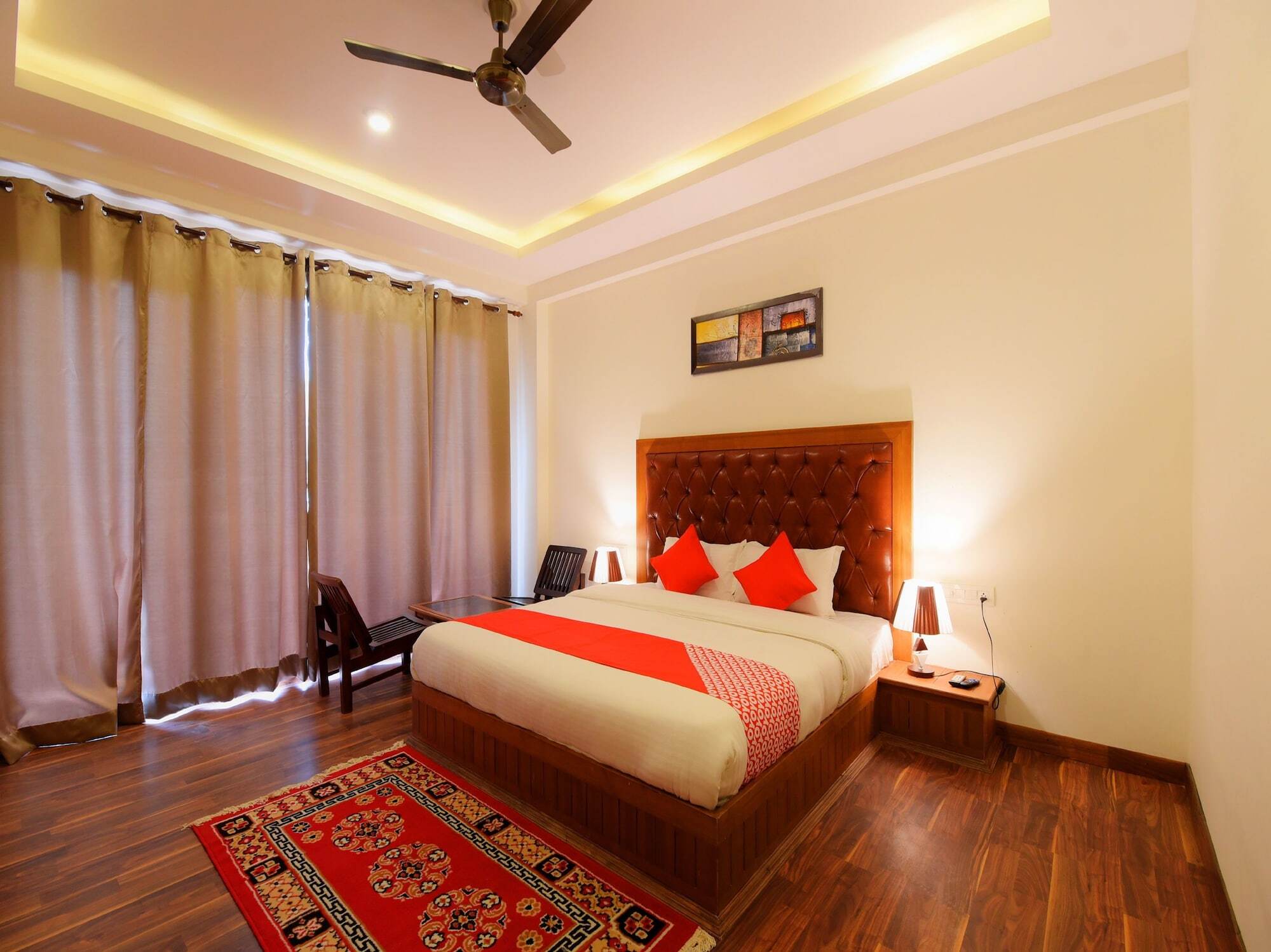 Hotel Oyo 17003 The Spruce Mansion 2*