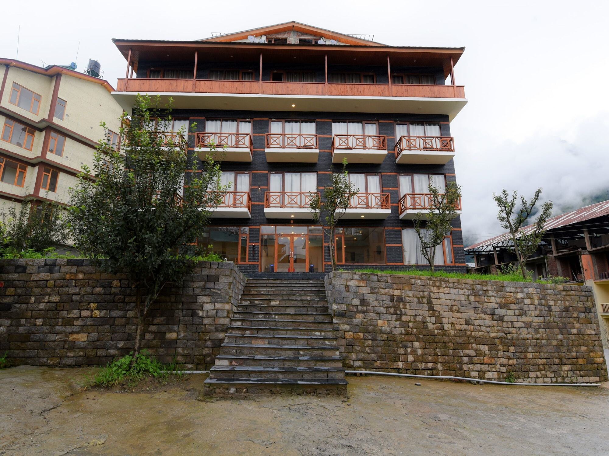 Hotel Oyo 17003 The Spruce Mansion Manali (Himachal Pradesh)