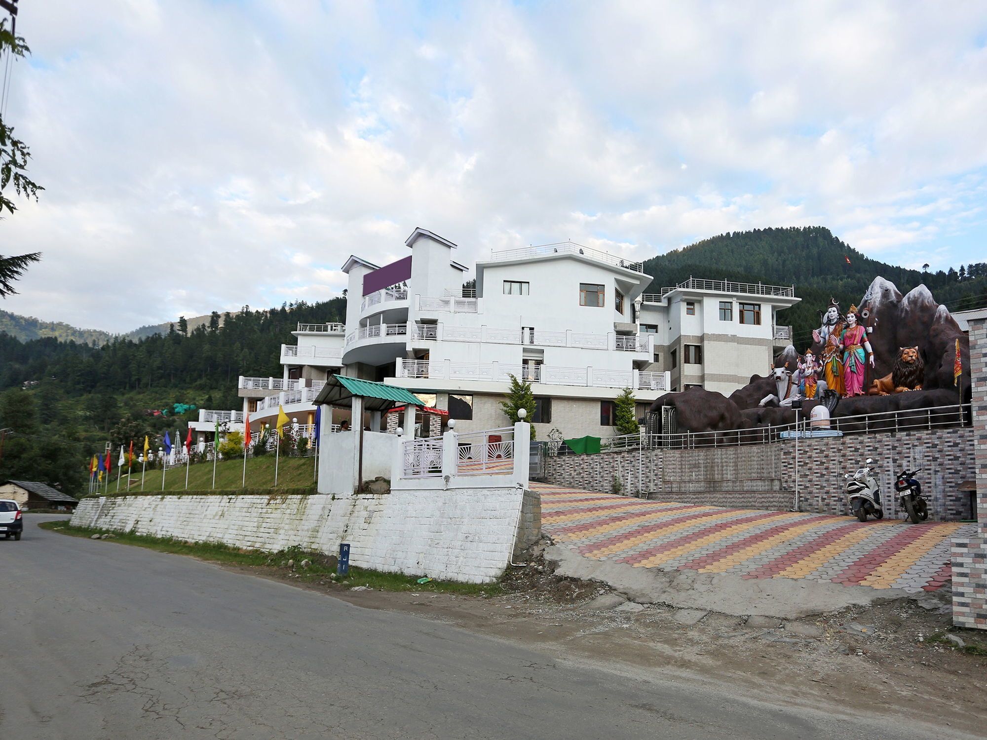Hotel Oyo 9636 Yugrishi Anandam