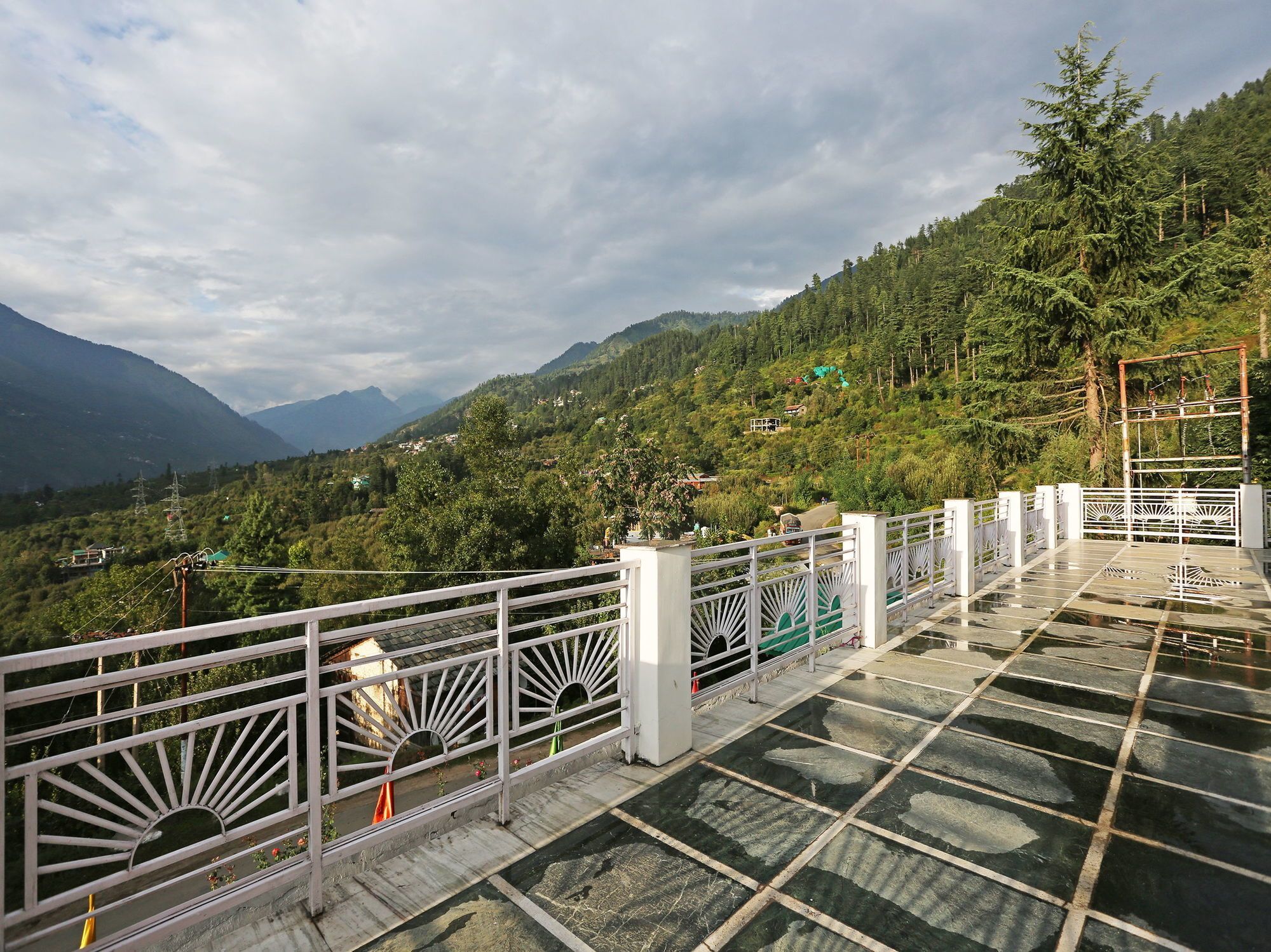 Hotel Oyo 9636 Yugrishi Anandam