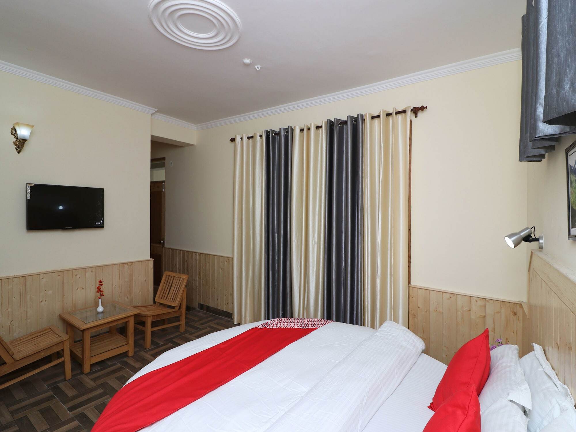 Oyo 13715 Exotic River View Naggar Road Apartment Manali (Himachal Pradesh)
