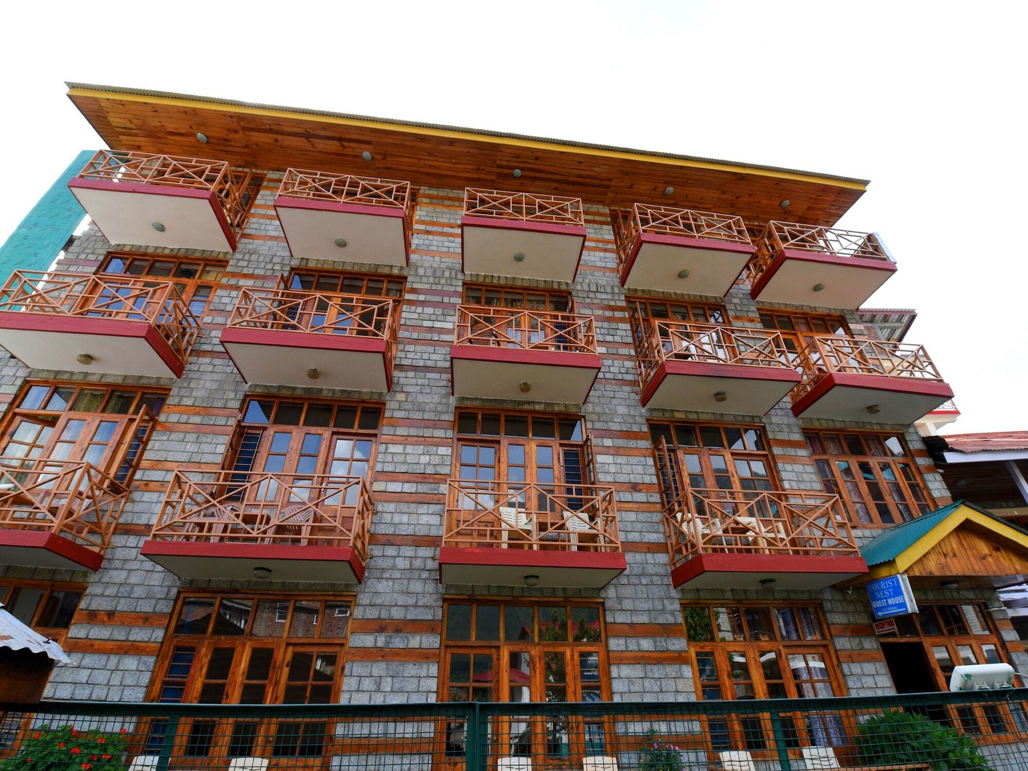 Oyo 13947 Tourist Nest Manali (Himachal Pradesh)