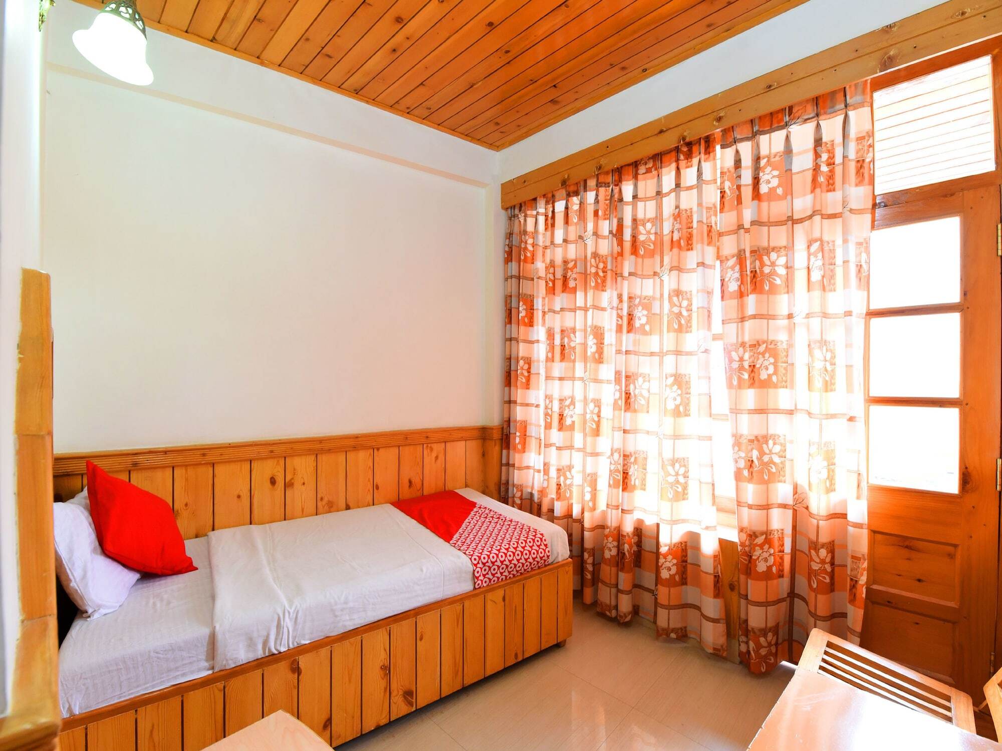 Oyo 13947 Tourist Nest 2*
